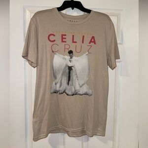 New Never Worn Celia Cruz Tan Beige Red Orange Graphic Tee - Size M ❤️
